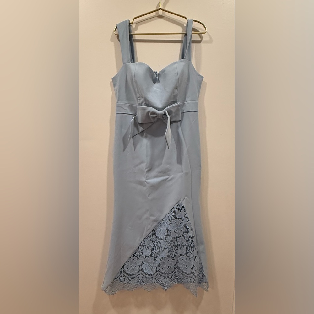 Elegant Light Blue Sleeveless Dress with Lace Detail